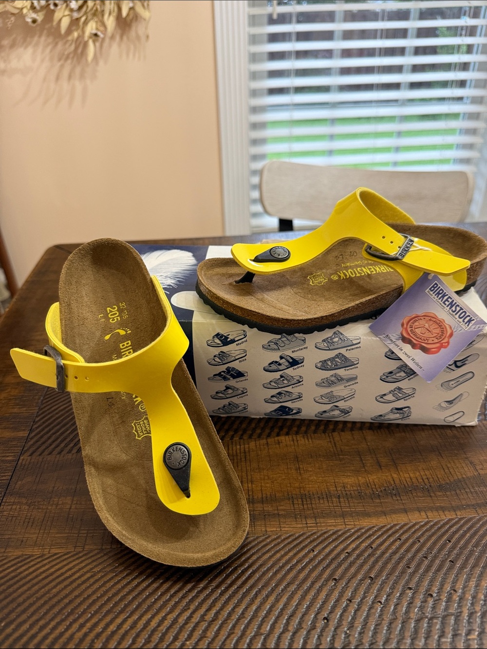 Birkenstock Girls GIZEH yellow leather sandals NIB